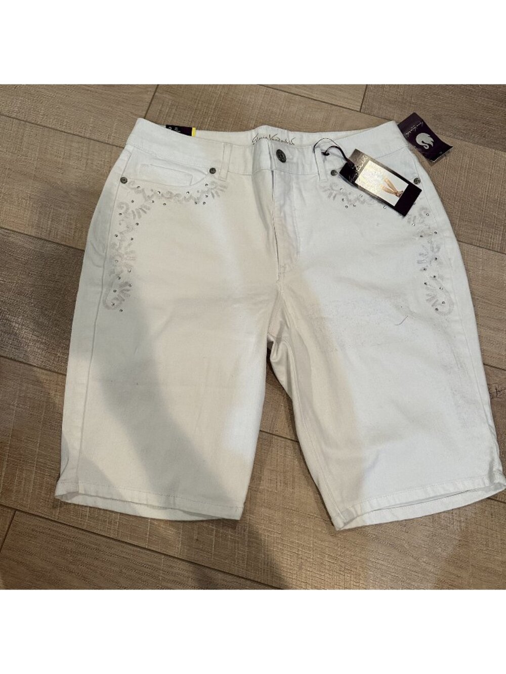 GLORIA VANDERBILT WOMENS WHITE JESSA CURVY SKINNY BERMUDA SHORTS NEW SIZE 10